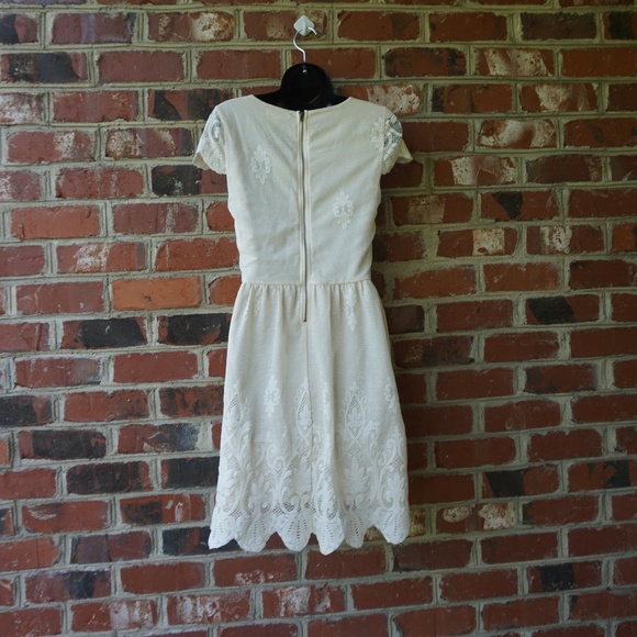 Love Fire Cream Lace Dress - Picture 4 of 5